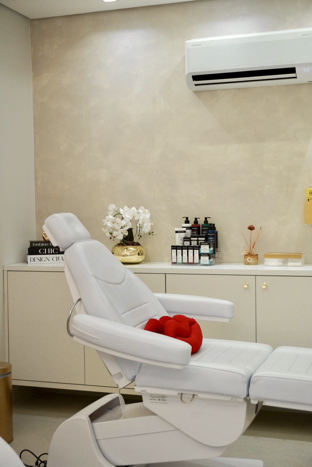 Ambiente de recepção da Six Aesthetics em Bragança Paulista